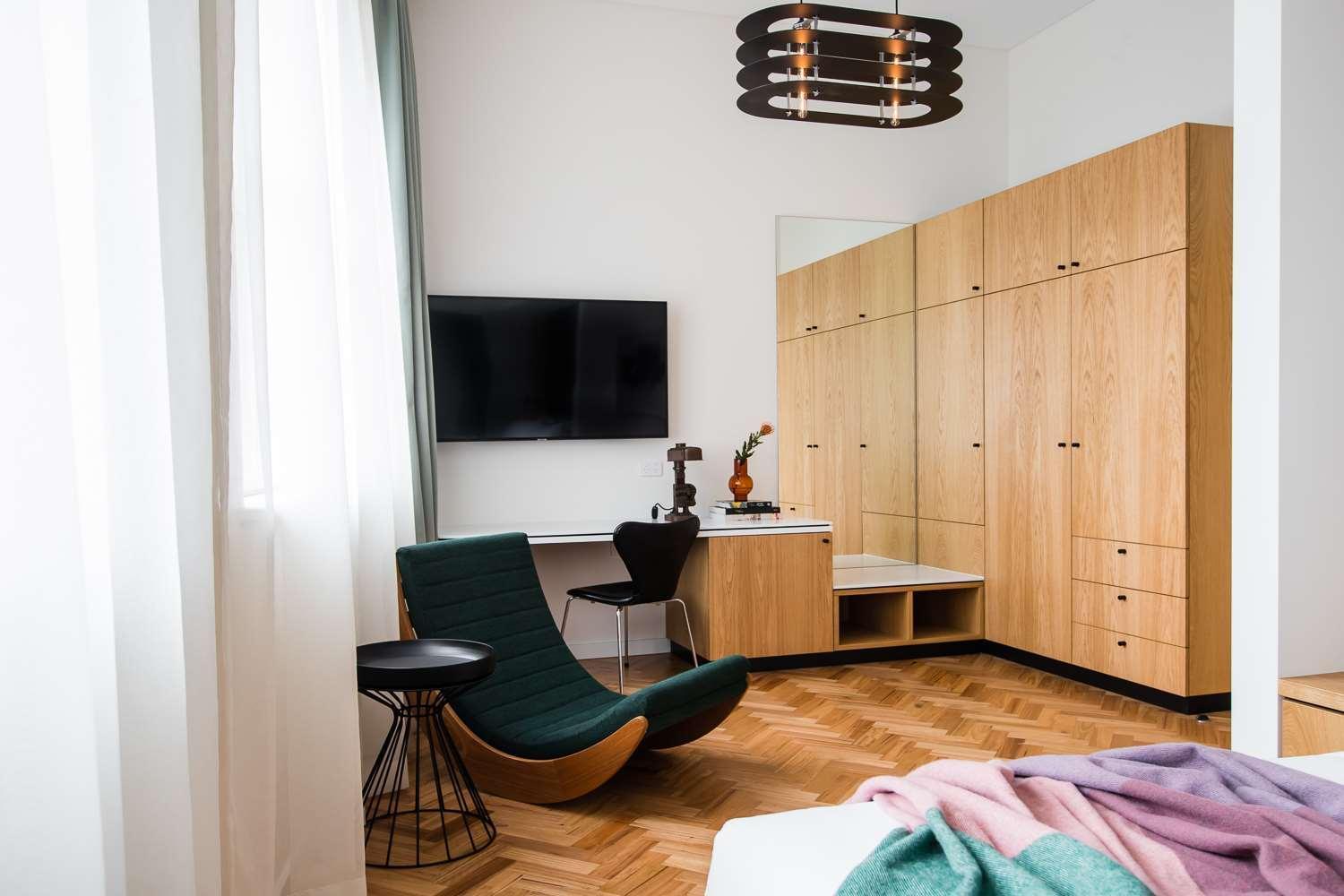 The Old Clare By Ode Hotels Sydney Bagian luar foto A bedroom with a flat screen television