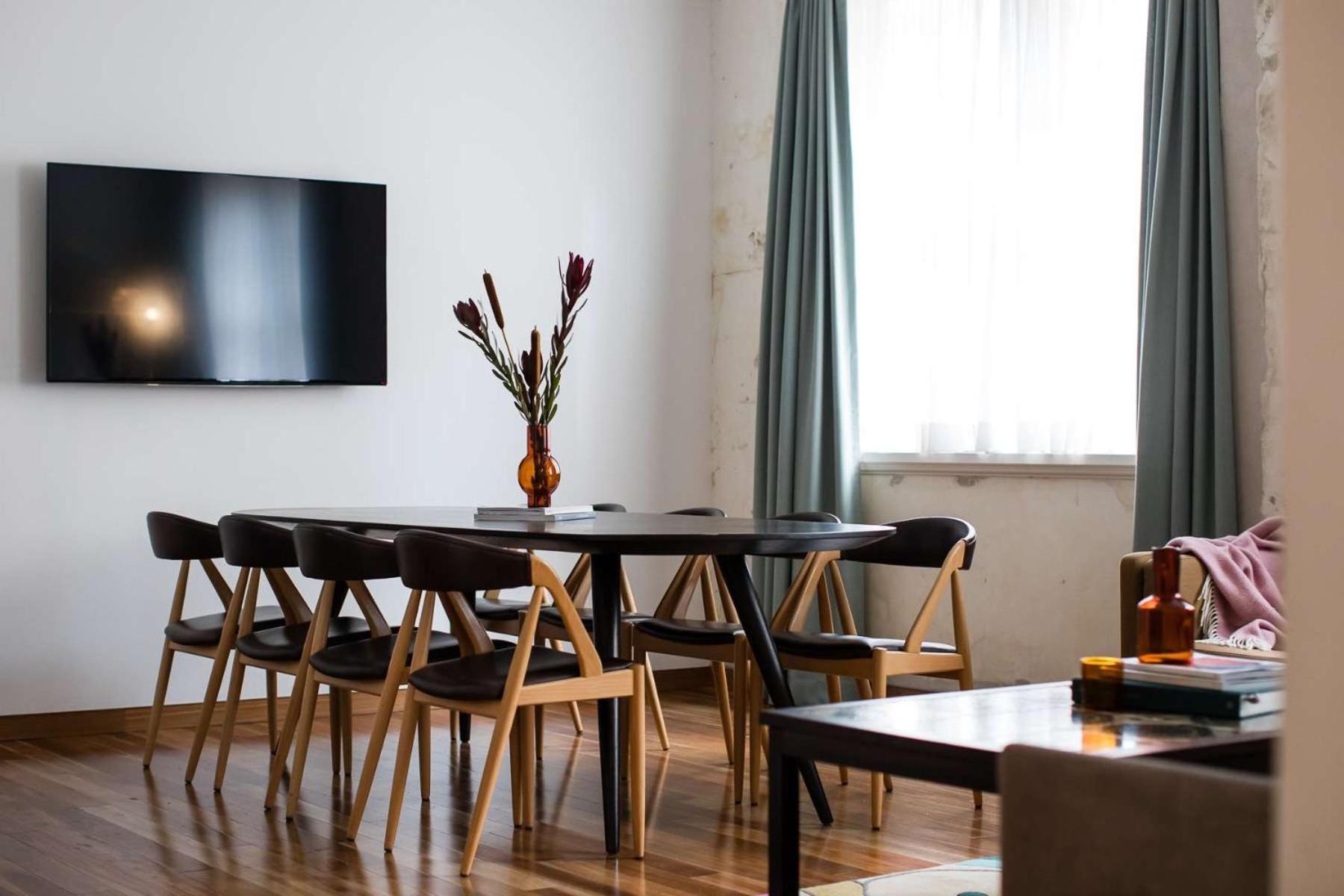 The Old Clare By Ode Hotels Sydney Bagian luar foto A living room in a shared apartment